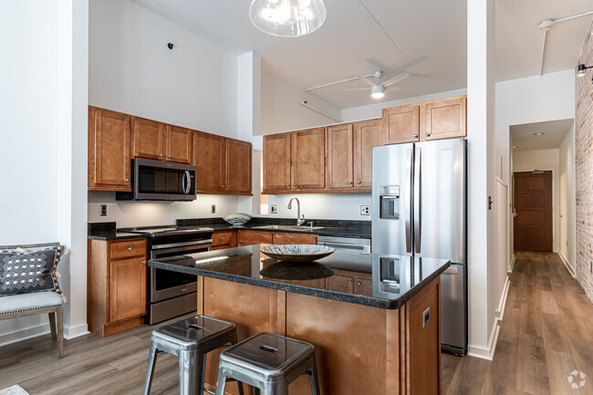 1HAB, 1BA - Cocina - The Lofts at Blue Back Square