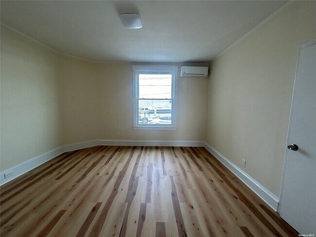 Foto del edificio - 331 W Merrick Rd