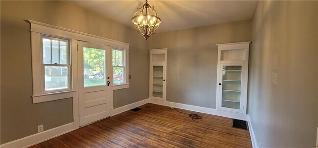 Foto del edificio - 5050 E Walnut St