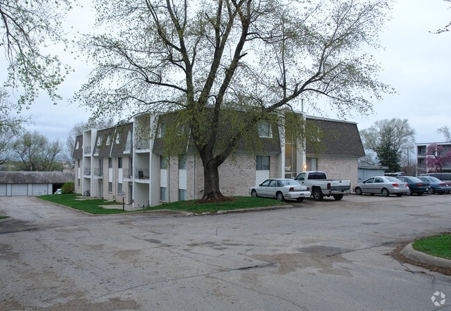 Fountain Apts 114 bldg South view - Fountain Apartments