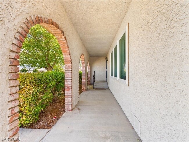 Building Photo - 881 E Calvada Blvd
