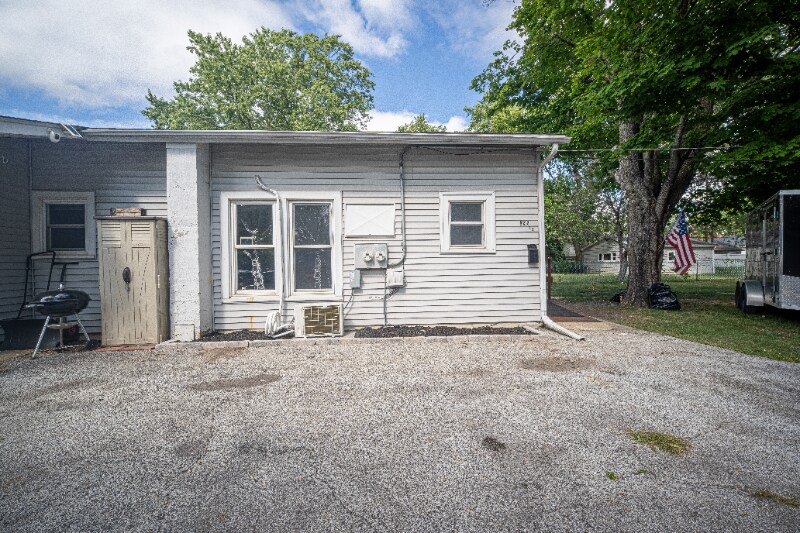 Primary Photo - 498 1/2 S Curtis Ave