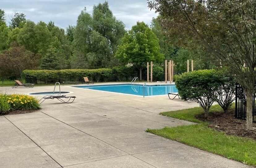 Foto del edificio - 5807 Hampshire Ln