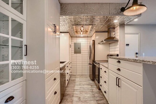 Foto del edificio - 8335 Fairmount Dr