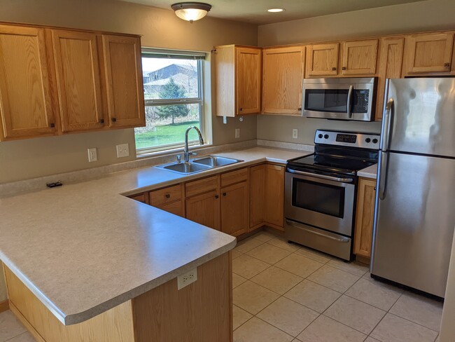 Kitchen - 5335 Brookview Dr