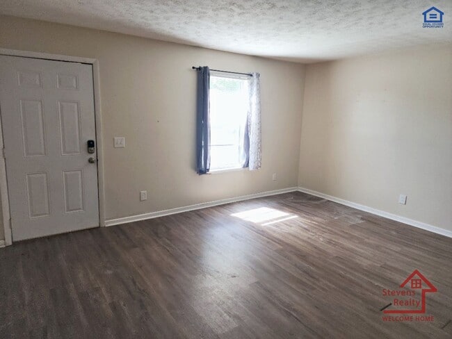 Building Photo - 401 Spruce Ave