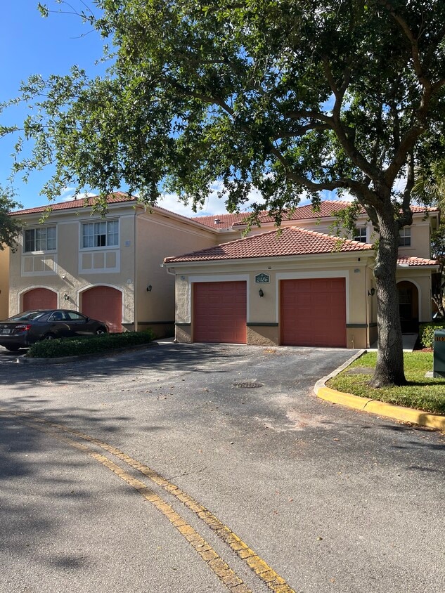 2486 Centergate Dr Unit 207, Miramar, FL 33025 Condo for Rent in