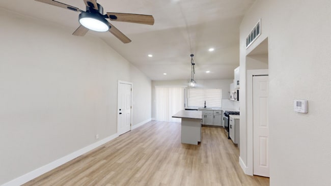 Foto del edificio - 7323 Glen Arbor Dr