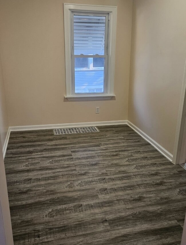 Building Photo - 733 Schomer Ave