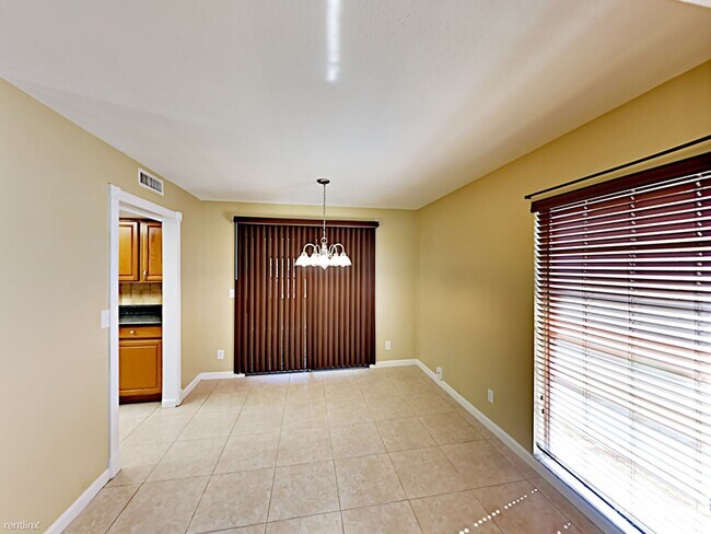 Foto del edificio - 7104 NW 67th St