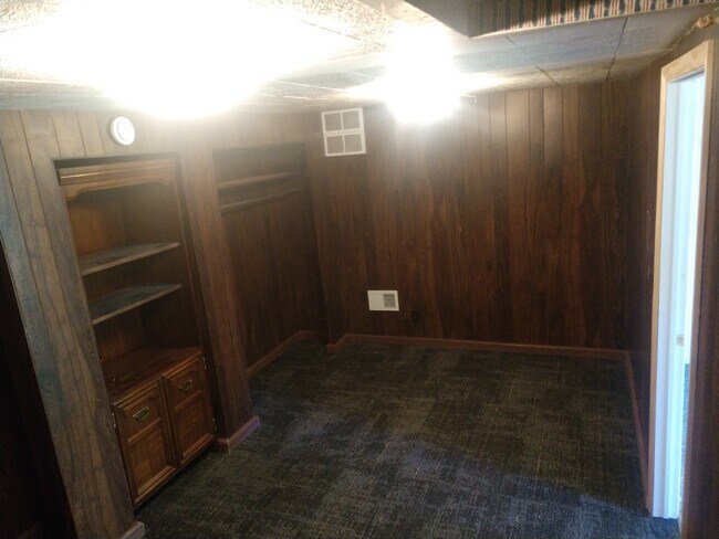 Foto del edificio - 48380 Jefferson St