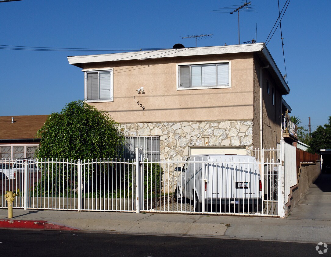 Foto del edificio - 11929 Manor Dr