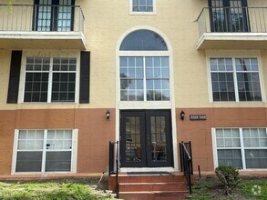 Building Photo - 4015 Versailles Dr