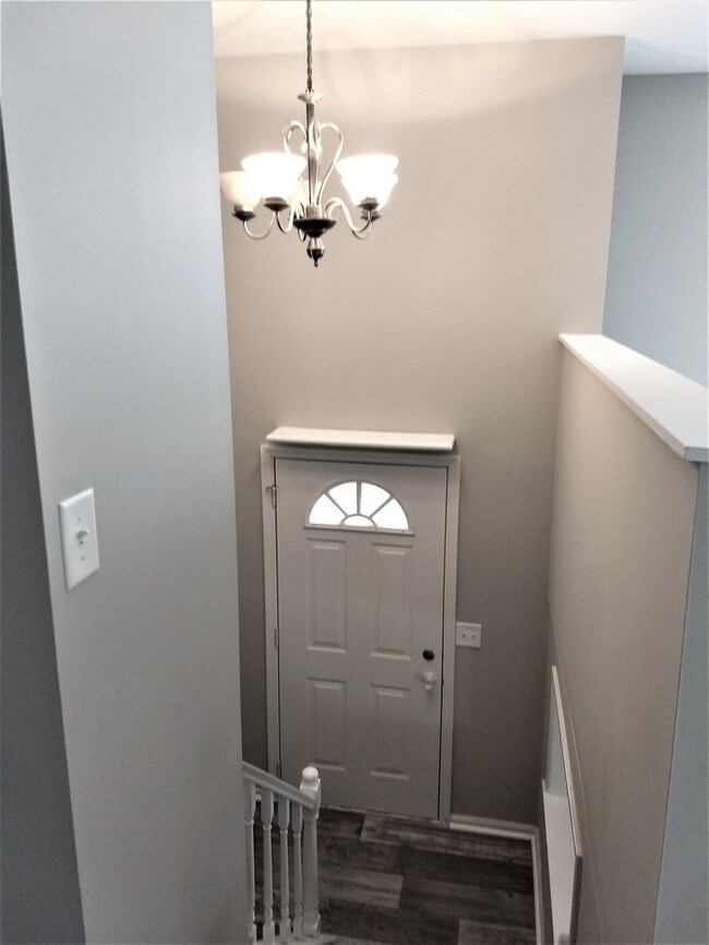 Building Photo - 253 Greenwell Ave