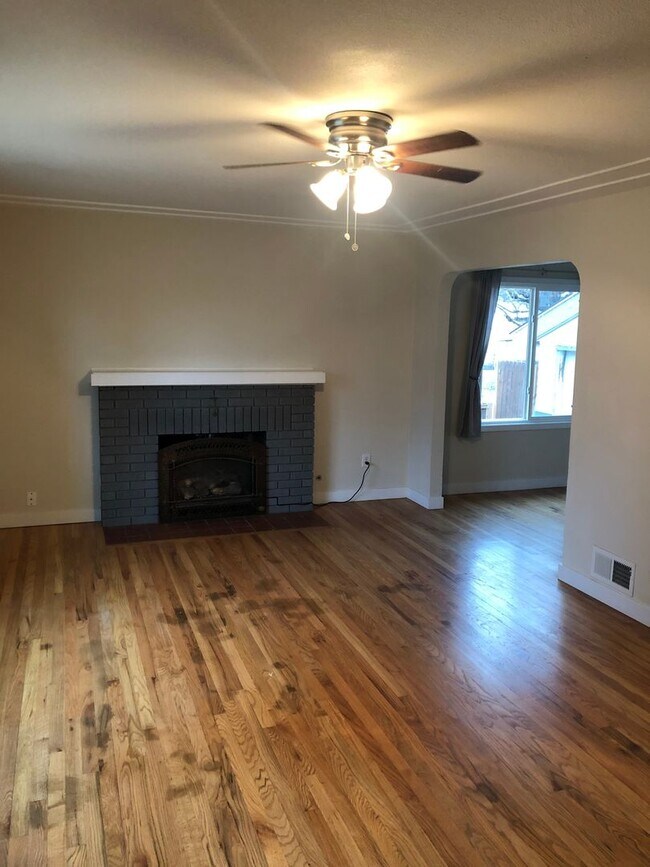 Foto del edificio - Adorable 3 Bed 1.5 Bath House