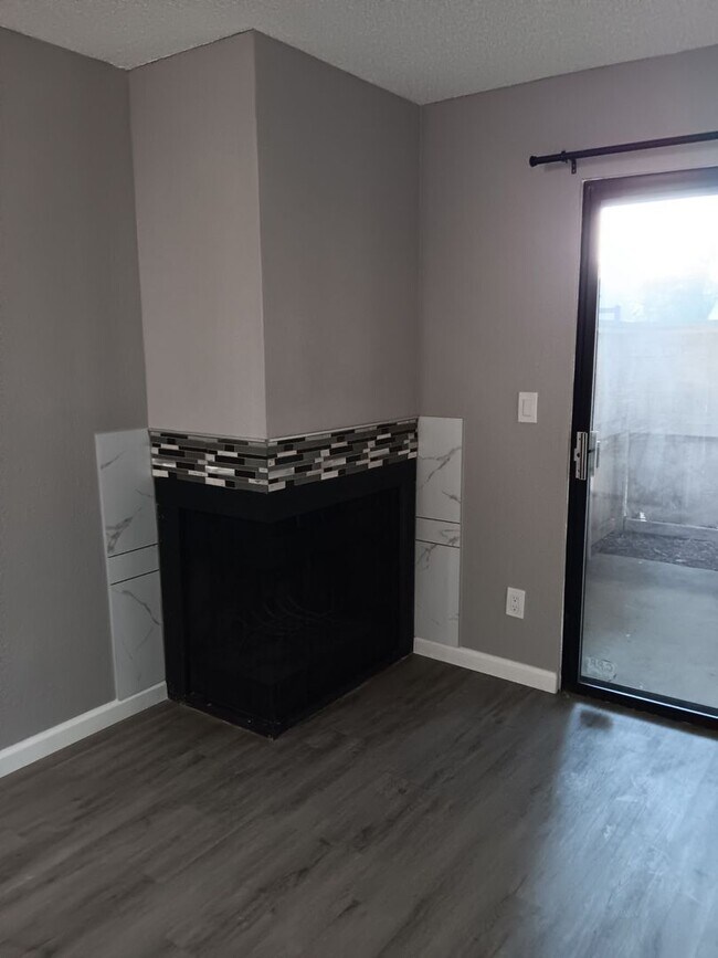 Foto del edificio - One bedroom 1 bathroom condo remodeled