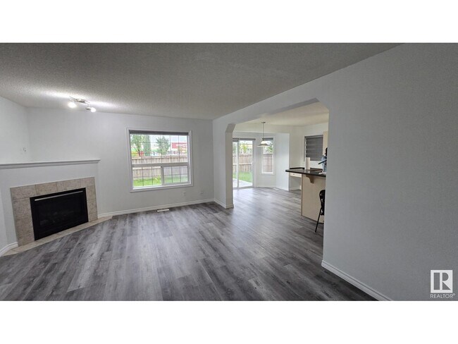 Photo du bâtiment - 8053 Shaske Dr NW