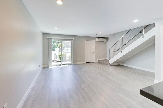Building Photo - 1662 Hollenbeck Ave