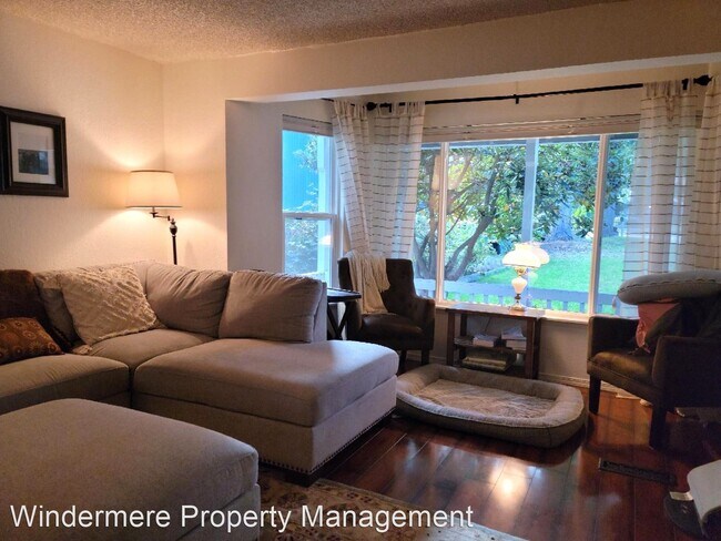 Building Photo - 3 br, 2.5 bath House - 2163 NE Norrland Court