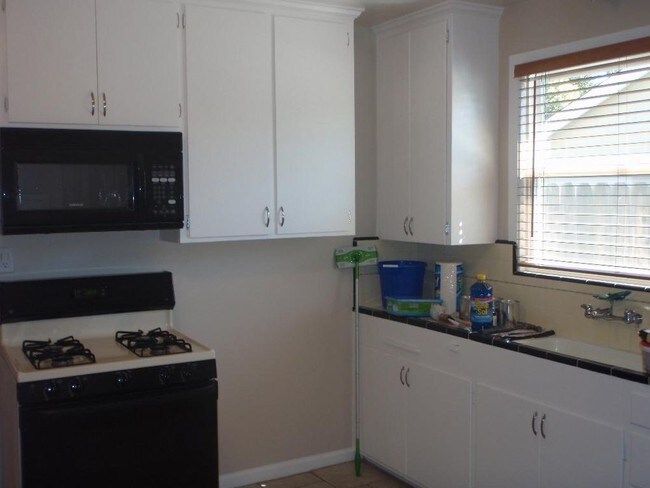 Foto del edificio - 1655 Middlefield Avenue