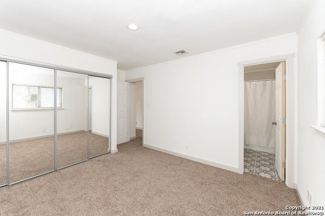 Building Photo - 812 Hickory Hill Dr
