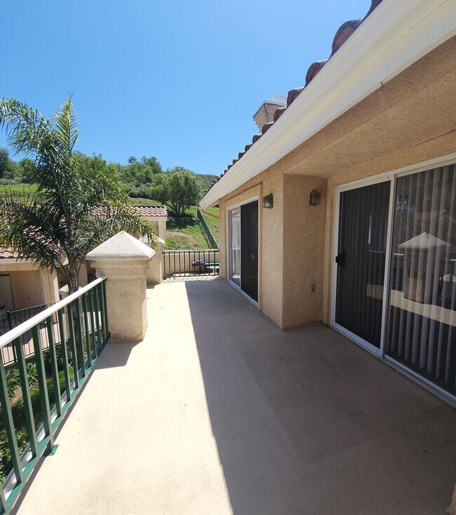 Building Photo - Gorgeous 2 bedroom newly renovated upstairs corner condo in gated community with pool & hill side...