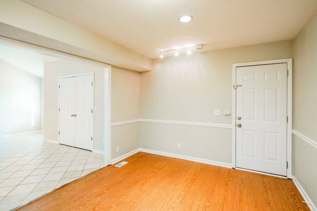 Building Photo - 218 Lakeside Park Dr