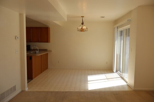 Building Photo - 419 Sundance Cir N