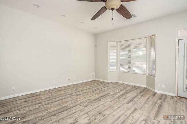 Building Photo - 10478 W Fernando Dr