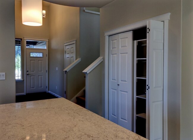 Foto del edificio - Main floor master suite! 4 bedroom luxury ...