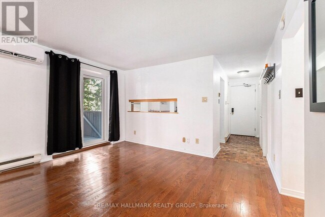 Photo du bâtiment - 244 Charlotte St