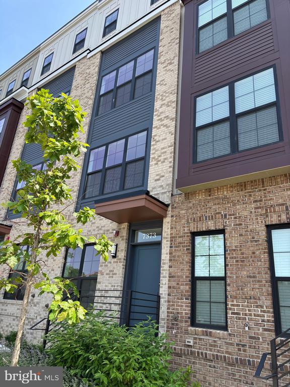 Foto principal - 7373 Arlington Blvd