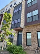 Building Photo - 7373 Arlington Blvd