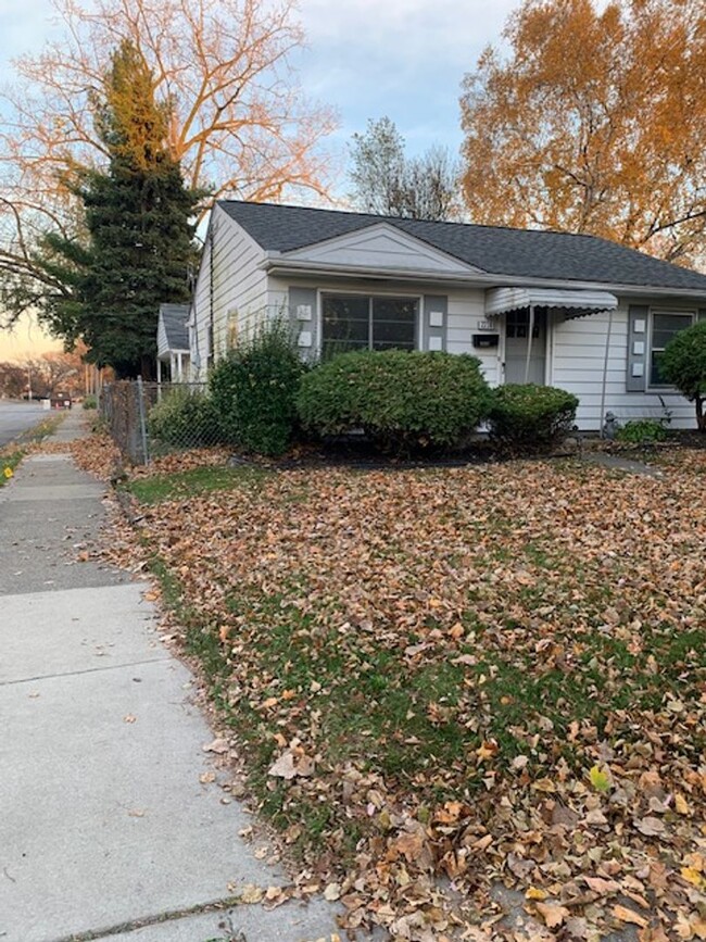 Building Photo - Freshly refinished Ferndale home