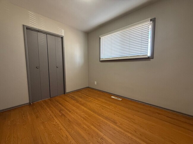 Building Photo - Main Level in Jasper Place with Great Incentive and Pet Friendly!