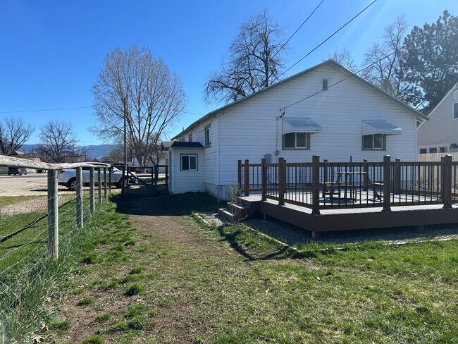 Foto del edificio - Cozy 2 Bed, 1 Bath Cottage in the Heart of Hamilton