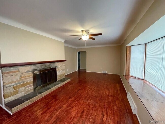 Building Photo - 5561 Livernois Rd