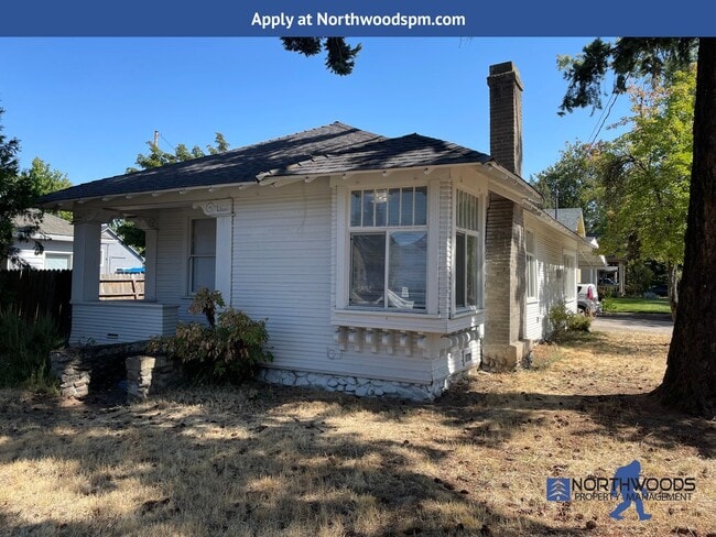 Building Photo - Charming 2 Bedroom 2 Bathroom Home