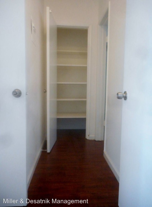 Foto del edificio - 4430 Overland Ave