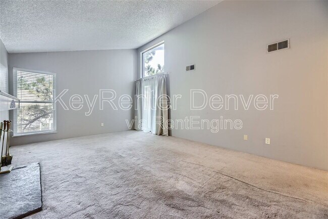 Foto del edificio - 9727 E Peakview Ave
