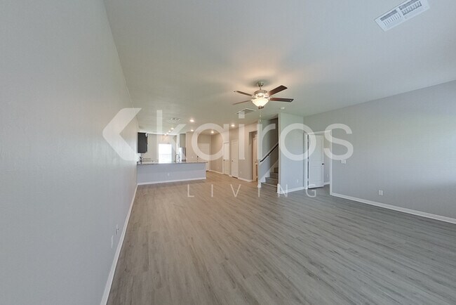 Building Photo - 721 St James Pl