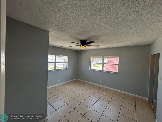 Building Photo - 2550 NW 52nd Ave