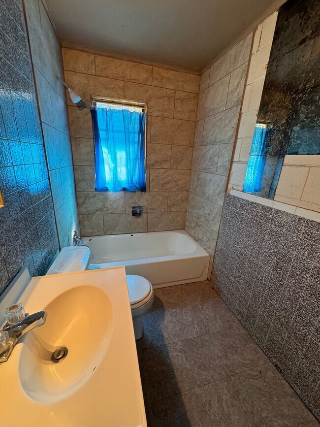 Building Photo - HUD Approved unit!