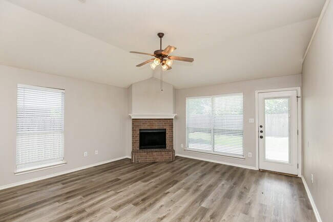 Foto del edificio - 1345 Meadowbrook Ln