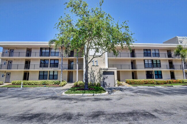 Building Photo - 11 Royal Palm Way