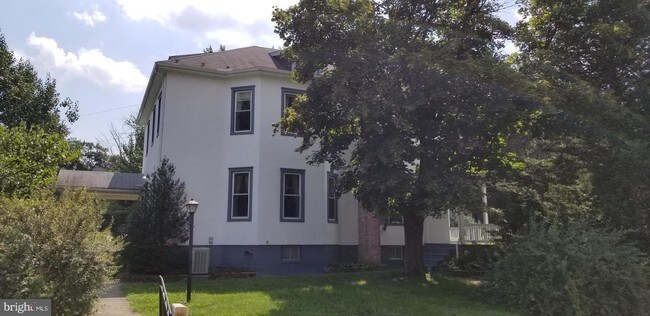 Building Photo - 402 Woodland Ave