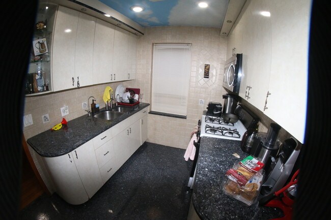 Foto del edificio - 159-05 Grand Central Pkwy