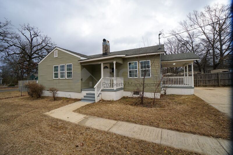 Primary Photo - 303 S Park Rd SW