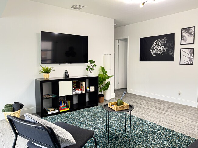 Foto del edificio - 854 SW 11th Ct
