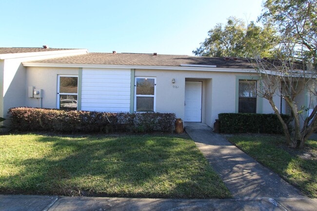 Charming 3 Bedroom, 2 Bathroom Home in Win... - Charming 3 Bedroom, 2 Bathroom Home in Win...